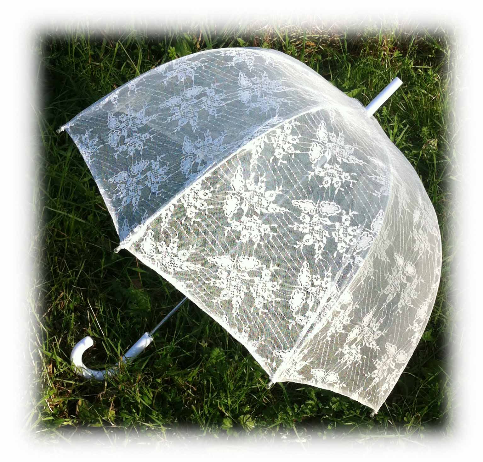 Молочный кружевной свадебный зонт, модель Катрина